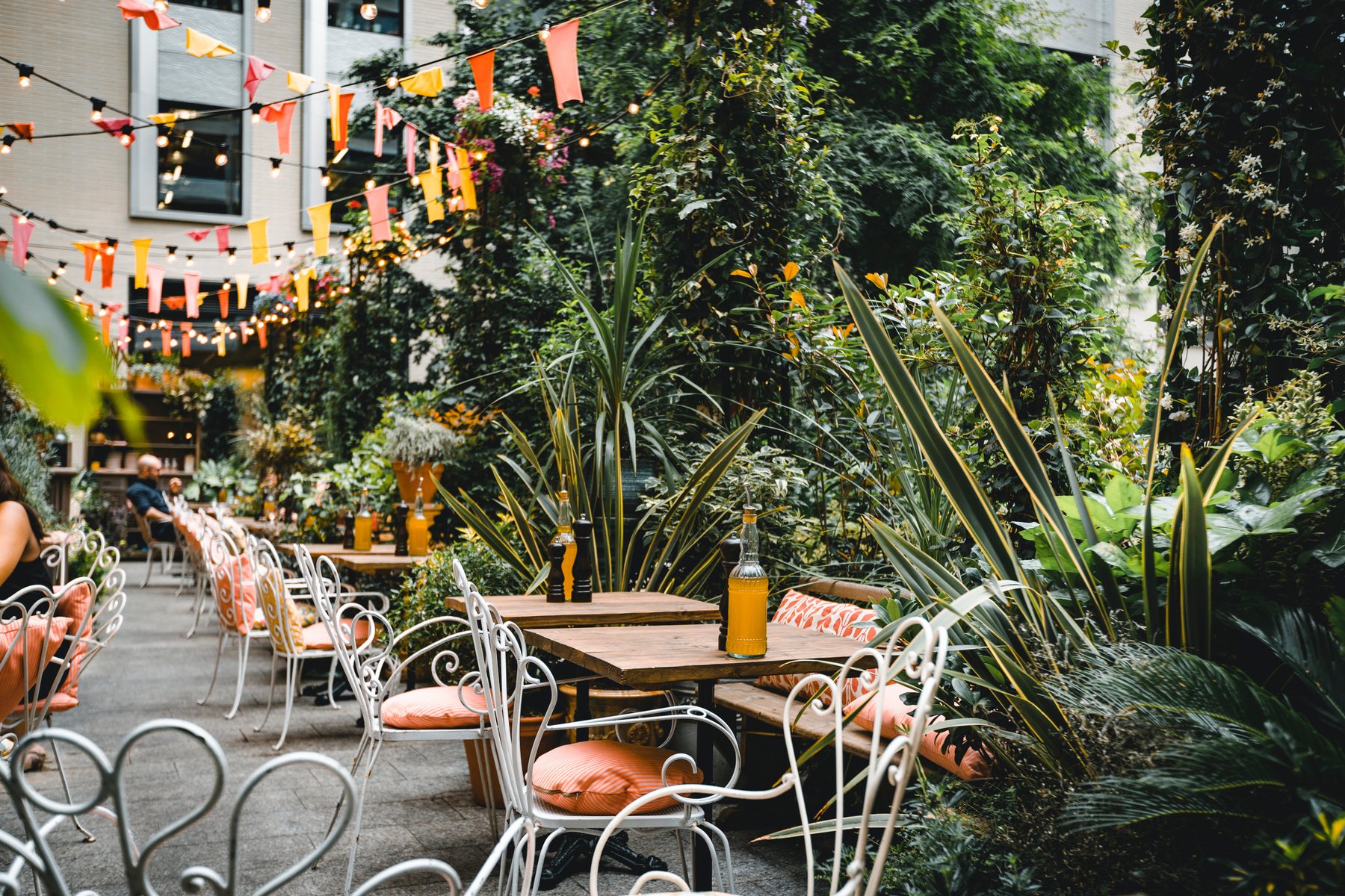 Outdoor garden cafe and restaurants in London